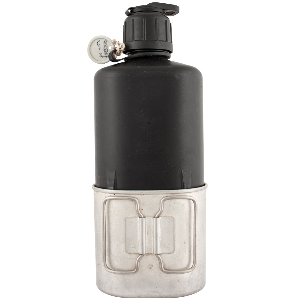 Swiss M84 Canteen with Cup. 94-105.