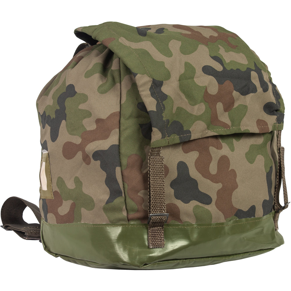 Quarter angle of Polish M93 Camo Rucksack. 94-54